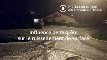 La grêle peut rapidement boucher les conduits et les rigoles d’écoulement, augmentant ainsi la quantité d’eau qui ruisselle en surface