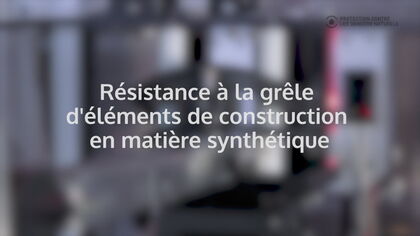 Vidéo : Résistance à la grêle des éléments de construction en matière synthétique lors d'un essai avec le canon à grêle à la Swissbau 2018. Vidéo : Résistance à la grêle des éléments de construction en matière synthétique lors d'un essai avec le canon à grêle à la Swissbau 2018.
